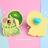 Chikorita Pokémon pin acrílico amarillo pastel